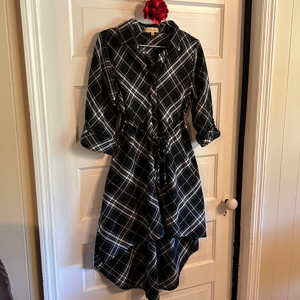 Beautiful shirt dress, plaid, asymmetrical hemline, tie waist, flared skirt